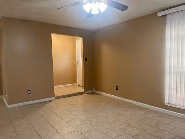 Photo 4 of 6989 Chasewood Drive, Houston, TX