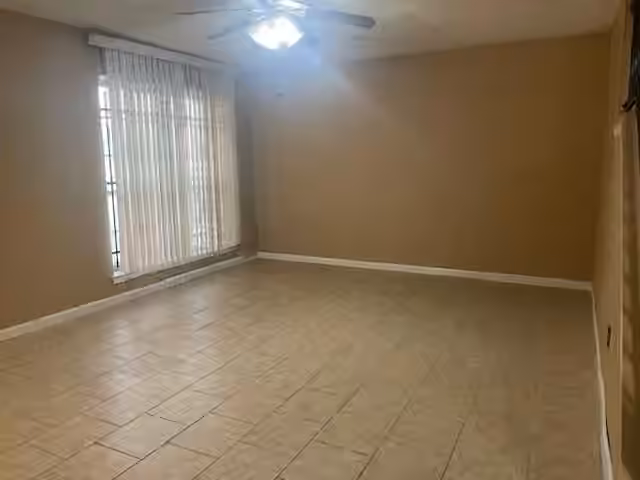 Photo 5 of 6989 Chasewood Drive, Houston, TX