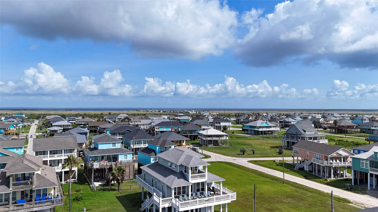 Photo 4 of 2809 Tradewind Lane, Crystal Beach, TX