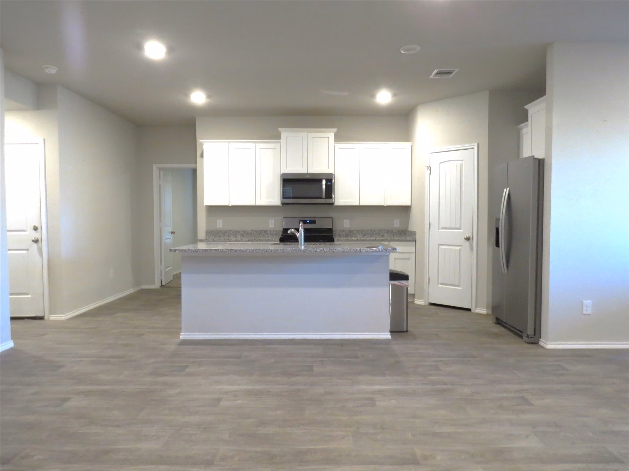 Photo 3 of 2419 Divot Lane, Navasota, TX