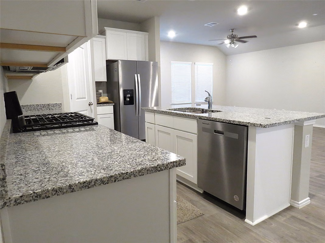Photo 4 of 2419 Divot Lane, Navasota, TX