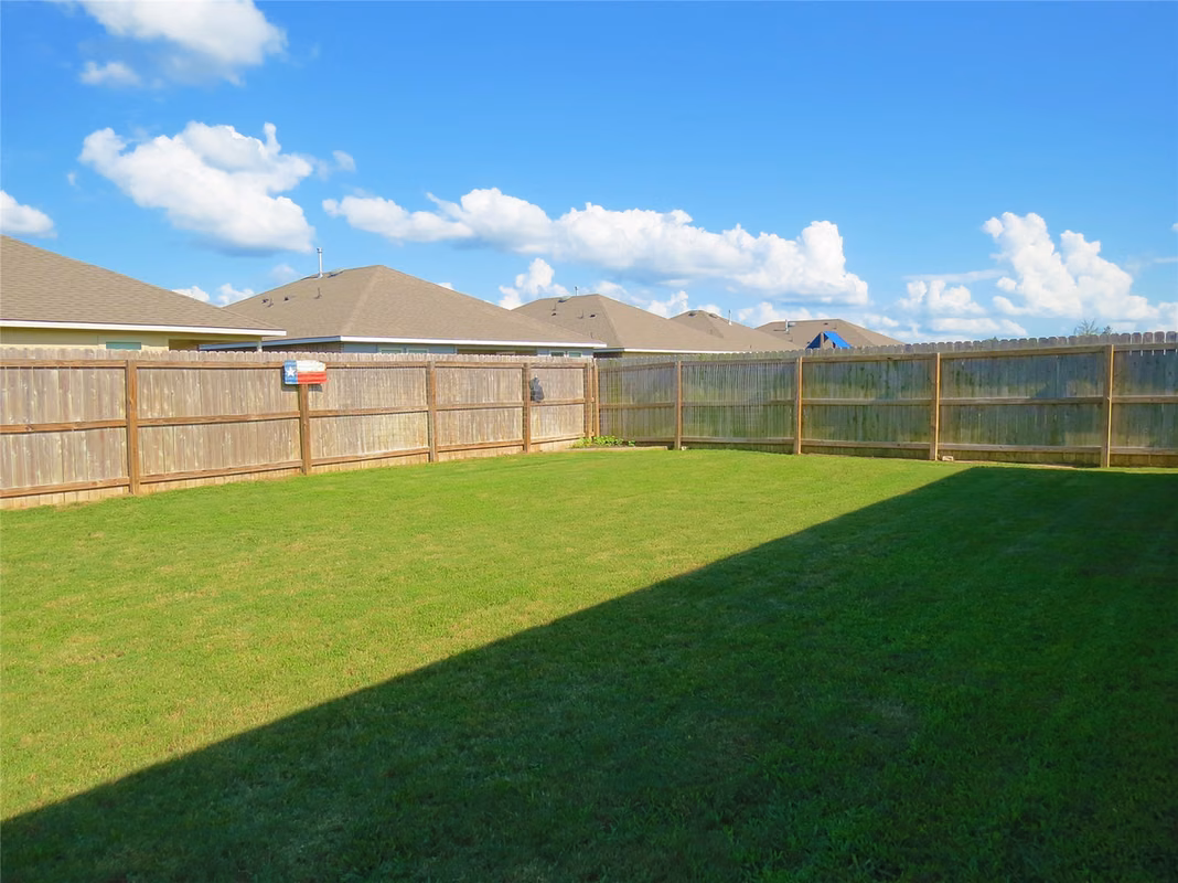 Photo 6 of 2419 Divot Lane, Navasota, TX