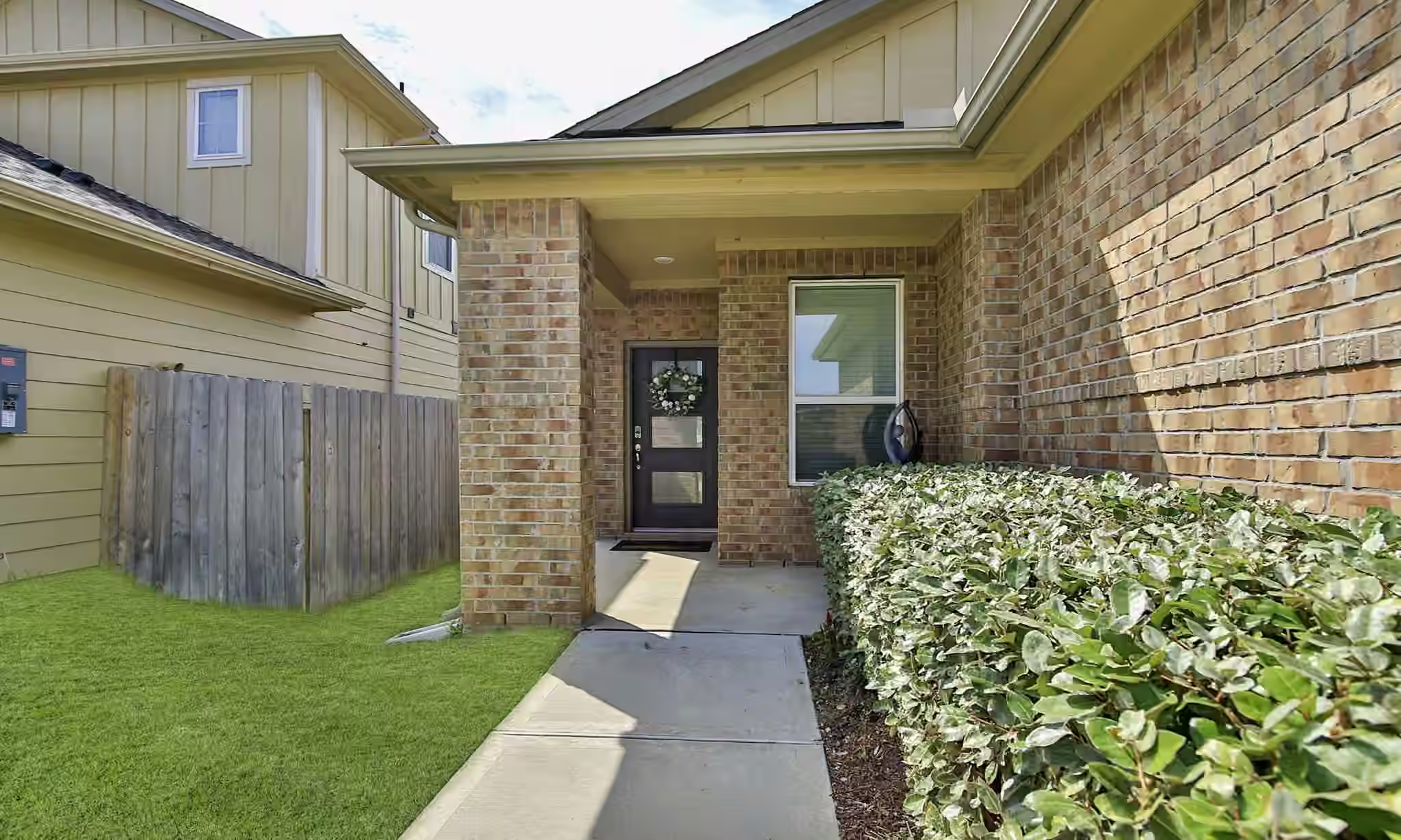 Photo 2 of 108 Clay Creek Lane, Conroe, TX