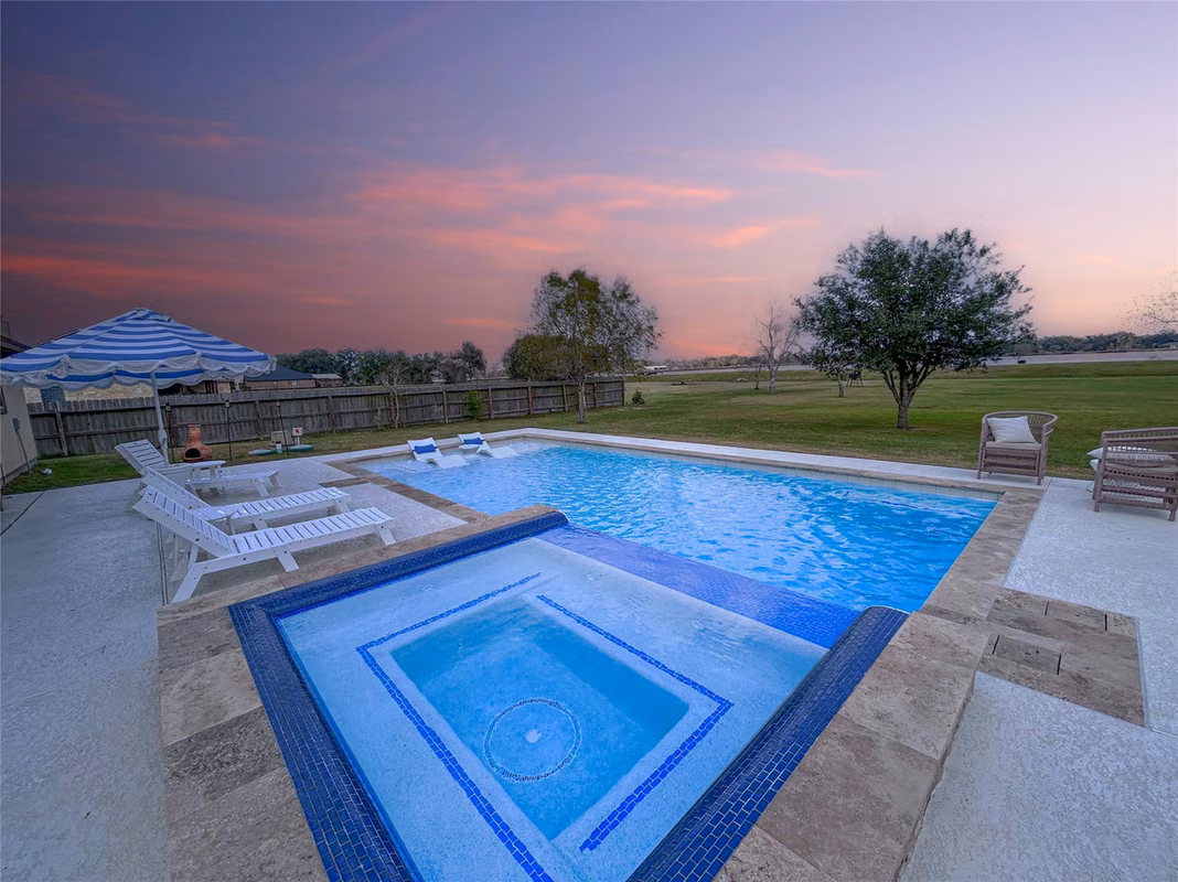 Photo 6 of 626 Sunset Trail, Angleton, TX