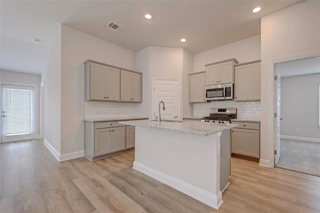 Photo 4 of 13901 Seneca Lake Drive, Texas City, TX
