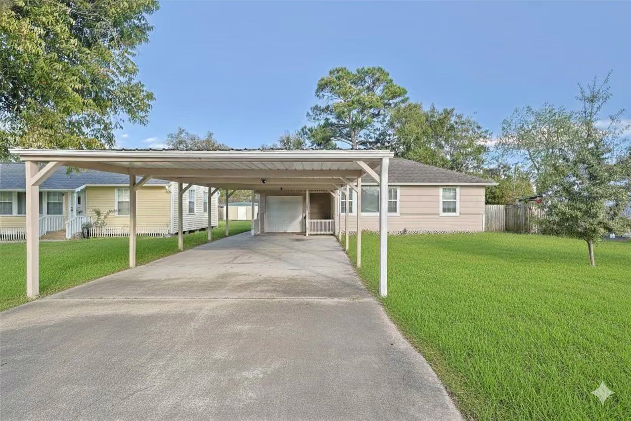 Photo of 207 Farrer Street, Angleton, TX 77515