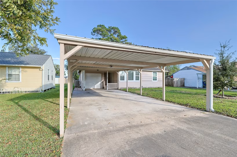 Photo 2 of 207 Farrer Street, Angleton, TX