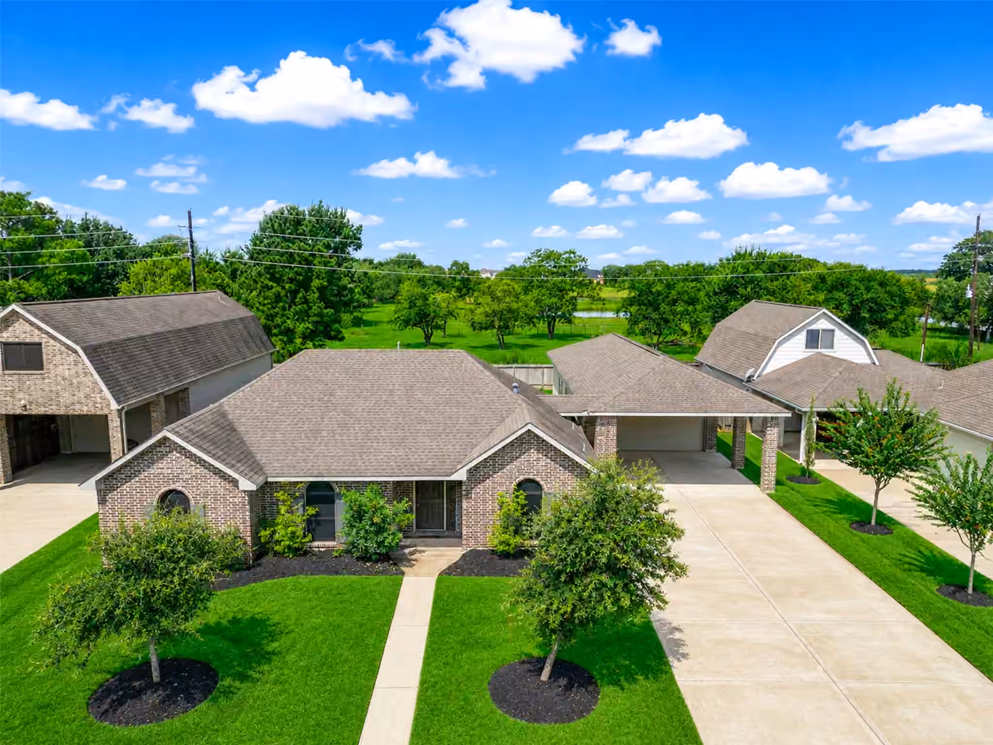 Photo 3 of 6514 Marble Falls Lane, Manvel, TX
