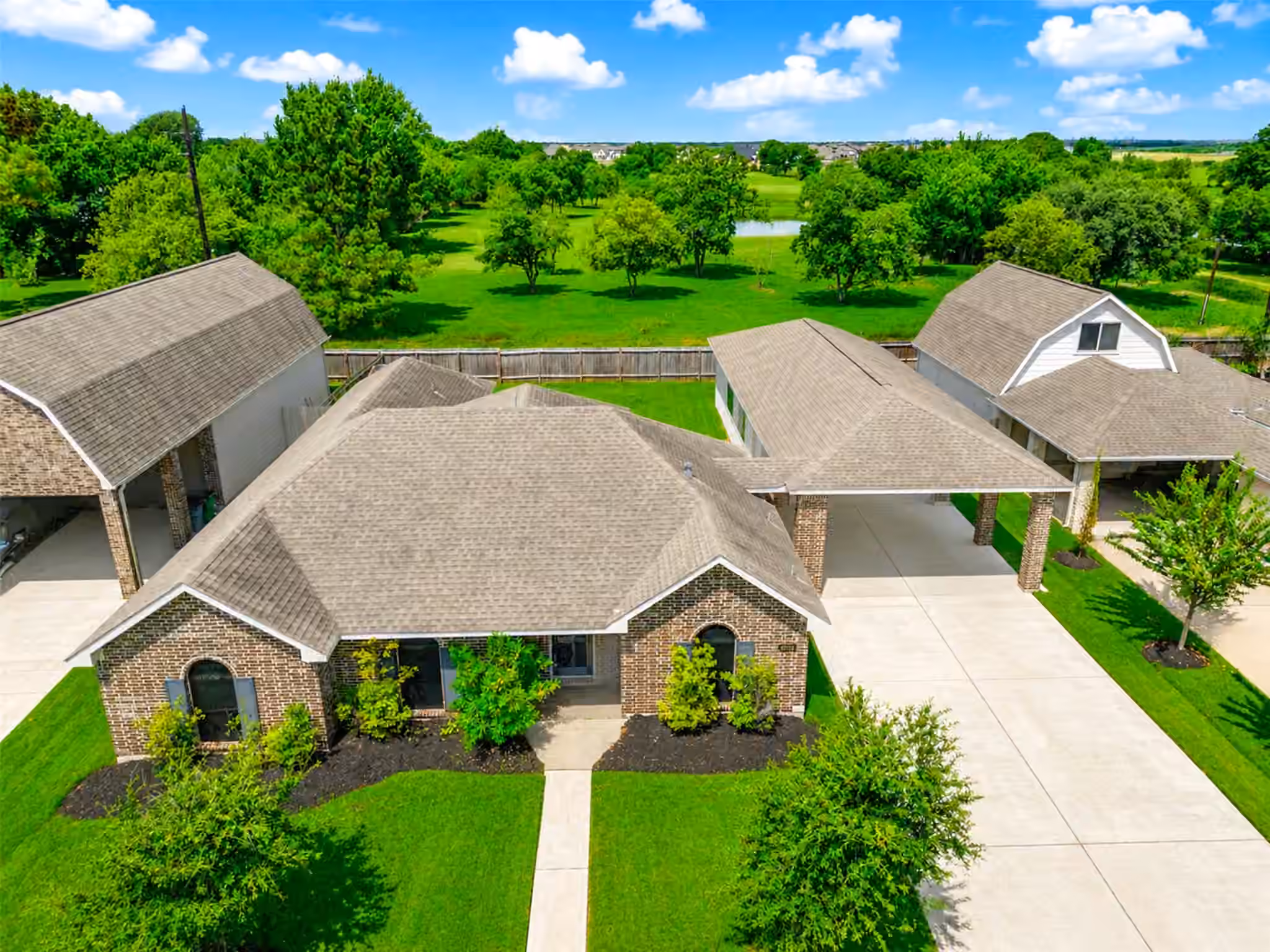 Photo 4 of 6514 Marble Falls Lane, Manvel, TX