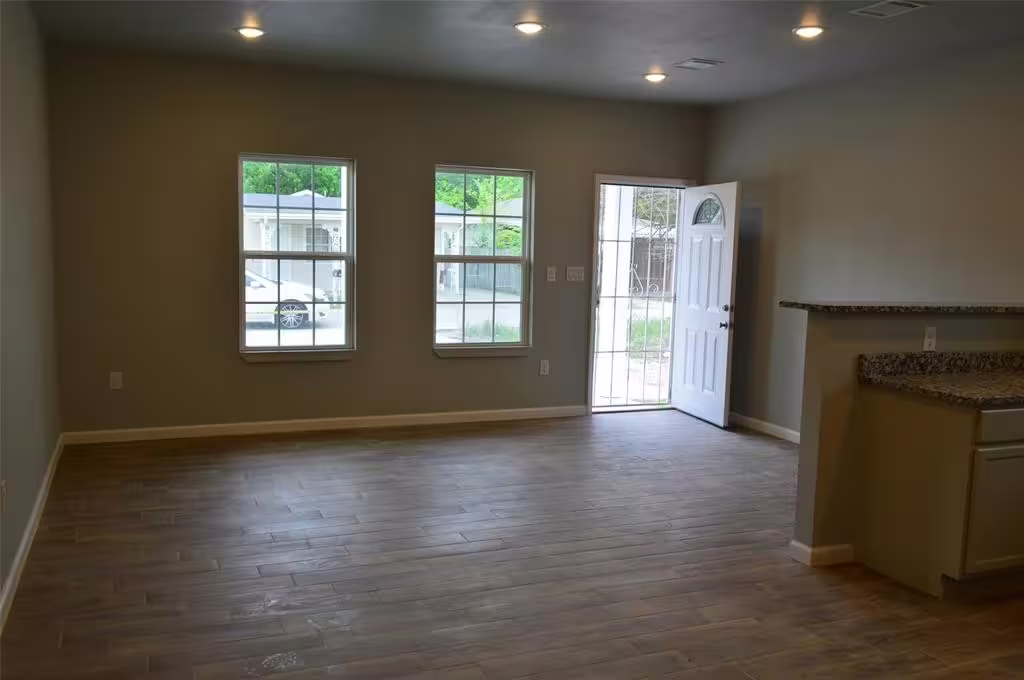Photo 5 of 327 Delaware Street A, Houston, TX