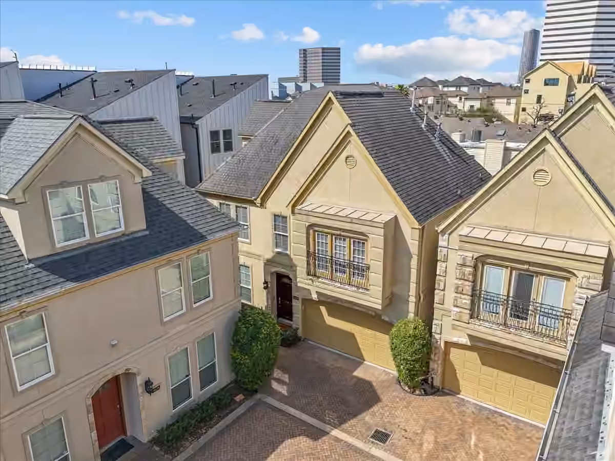 Photo 3 of 5624 Dolores St, Houston, TX