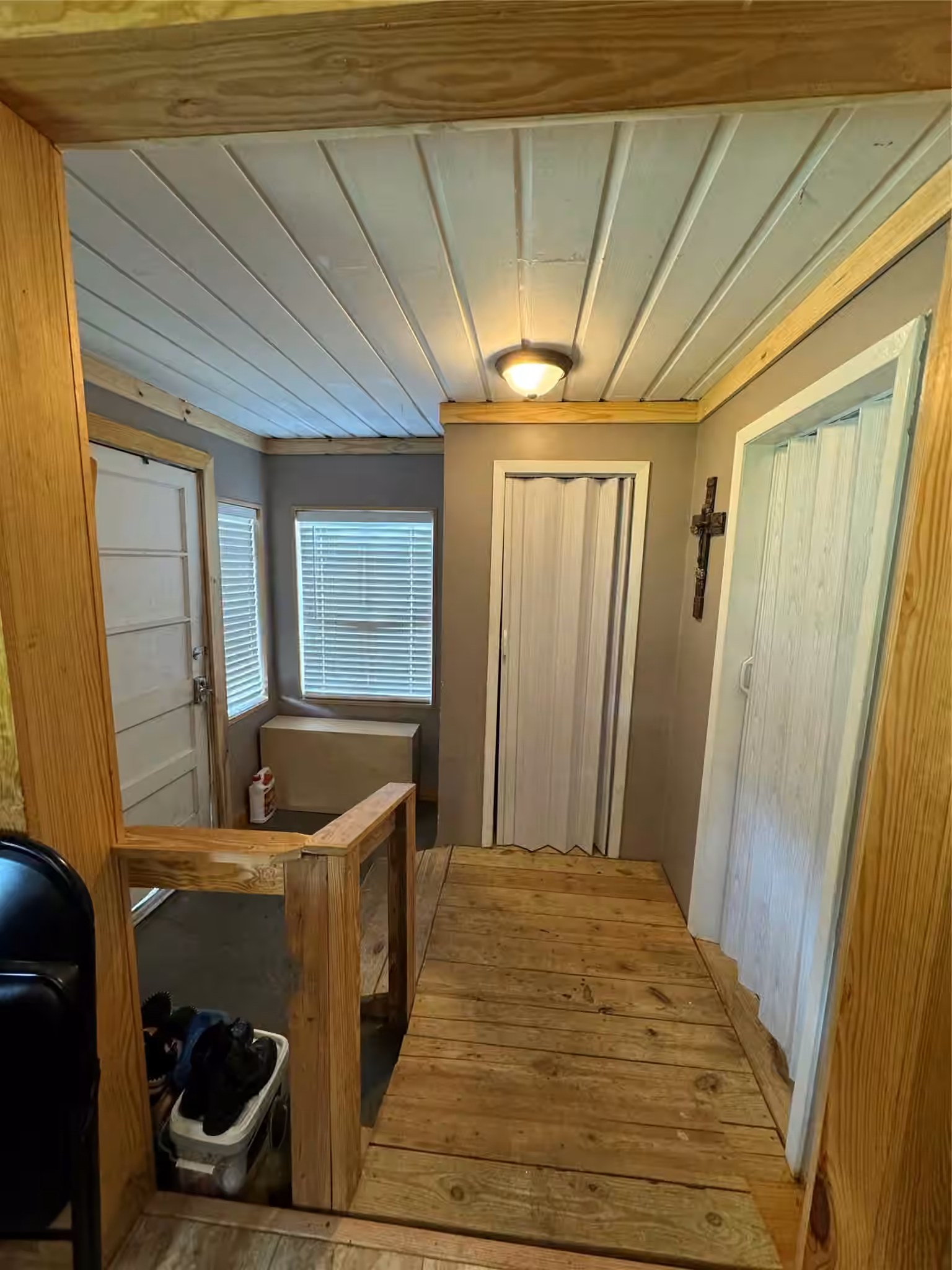 Photo 4 of 411 & 411 1/2 Humphrey Avenue, Palacios, TX