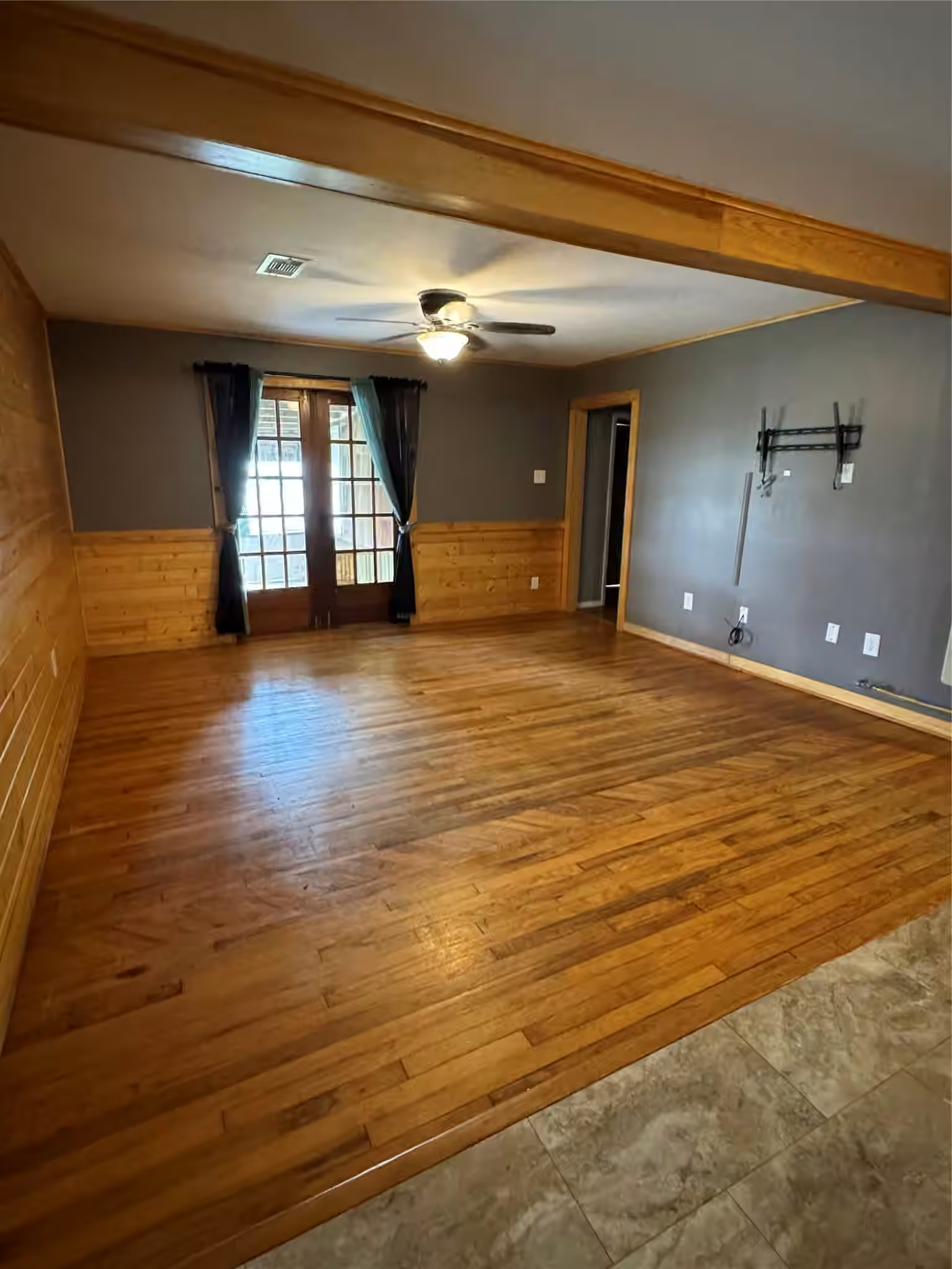 Photo 5 of 411 & 411 1/2 Humphrey Avenue, Palacios, TX