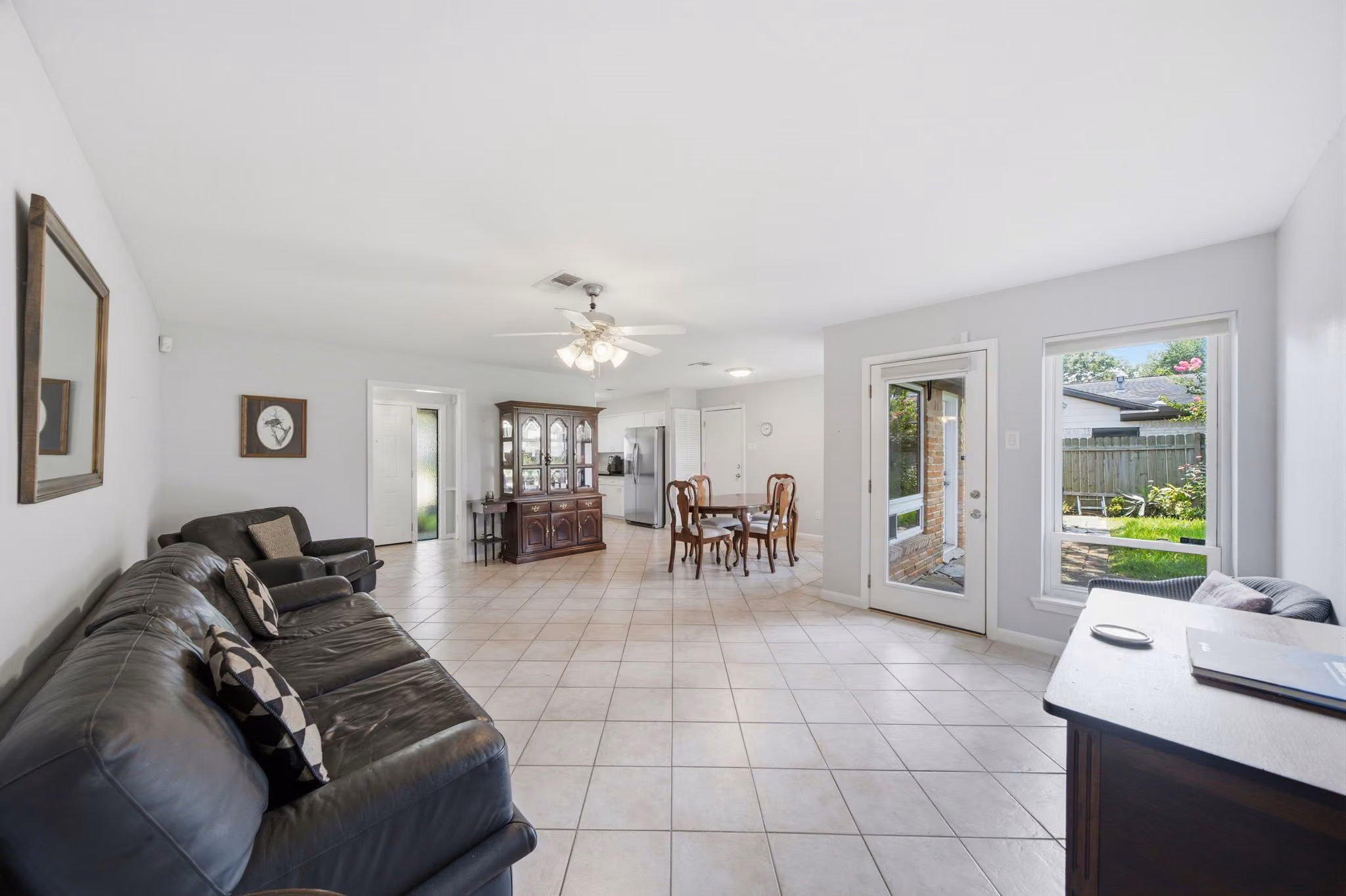 Photo 5 of 5606 Carew Street, Houston, TX