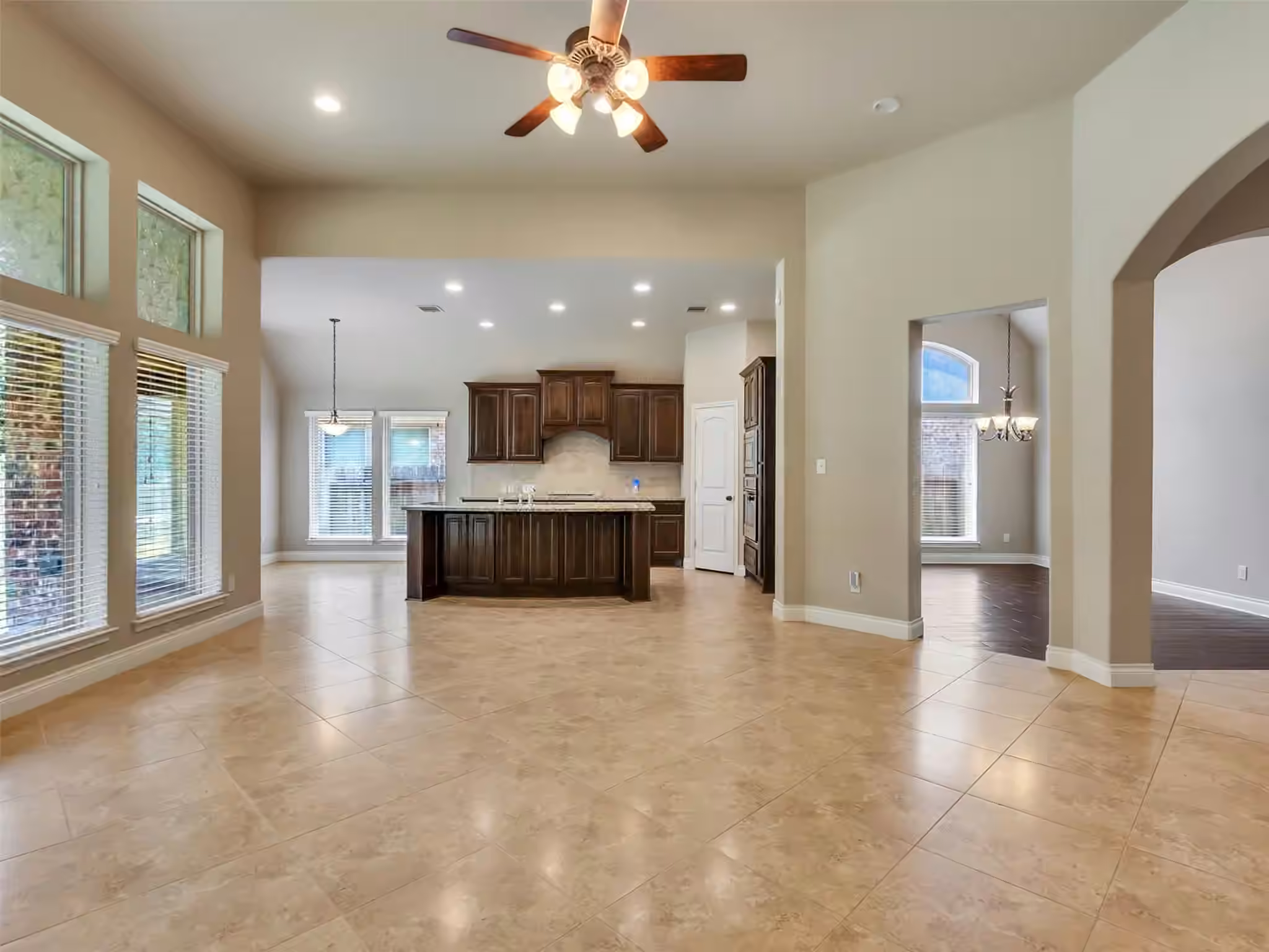 Photo 3 of 4131 N Creekmont Drive, Fresno, TX