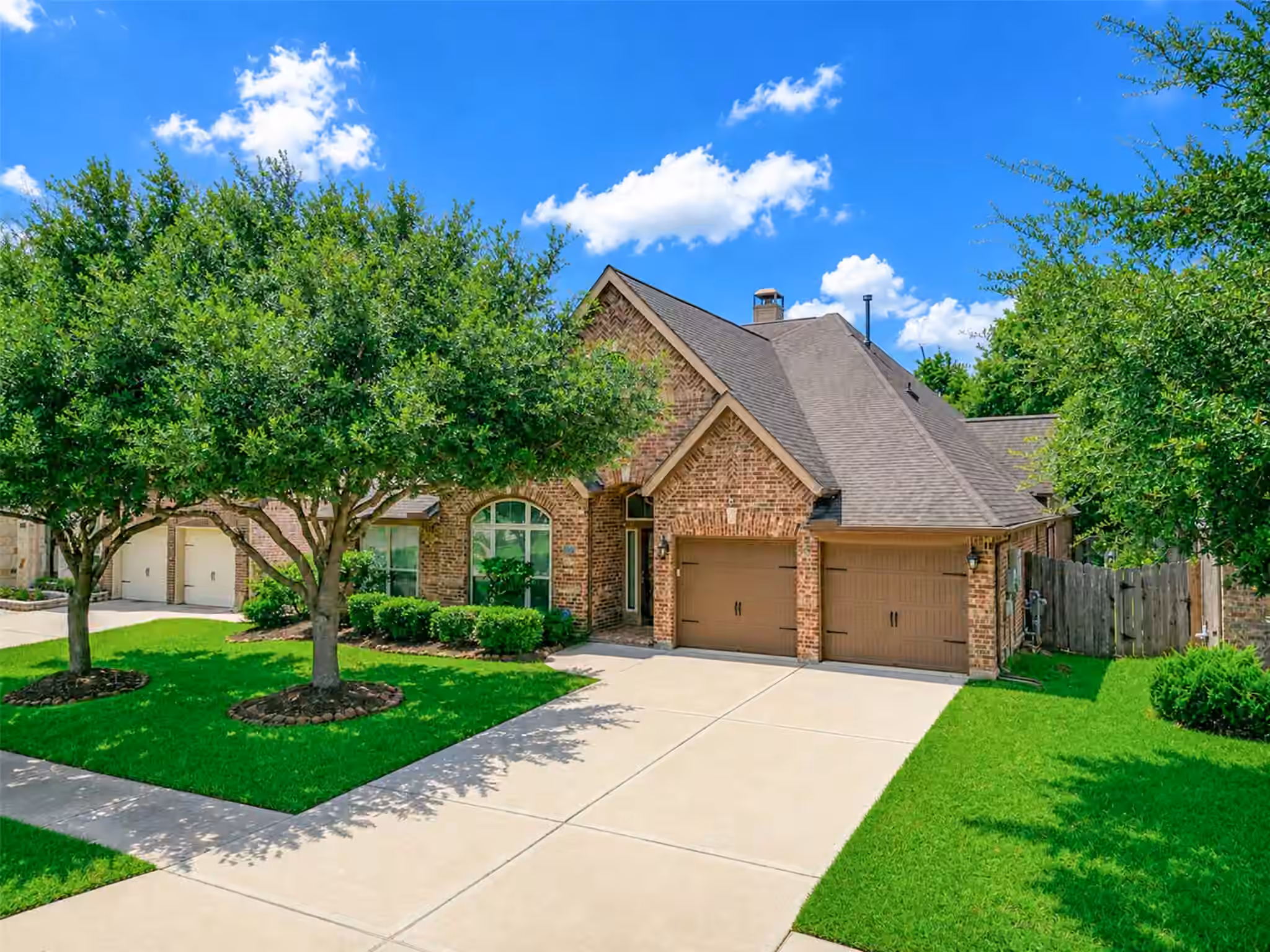 Photo 4 of 4131 N Creekmont Drive, Fresno, TX