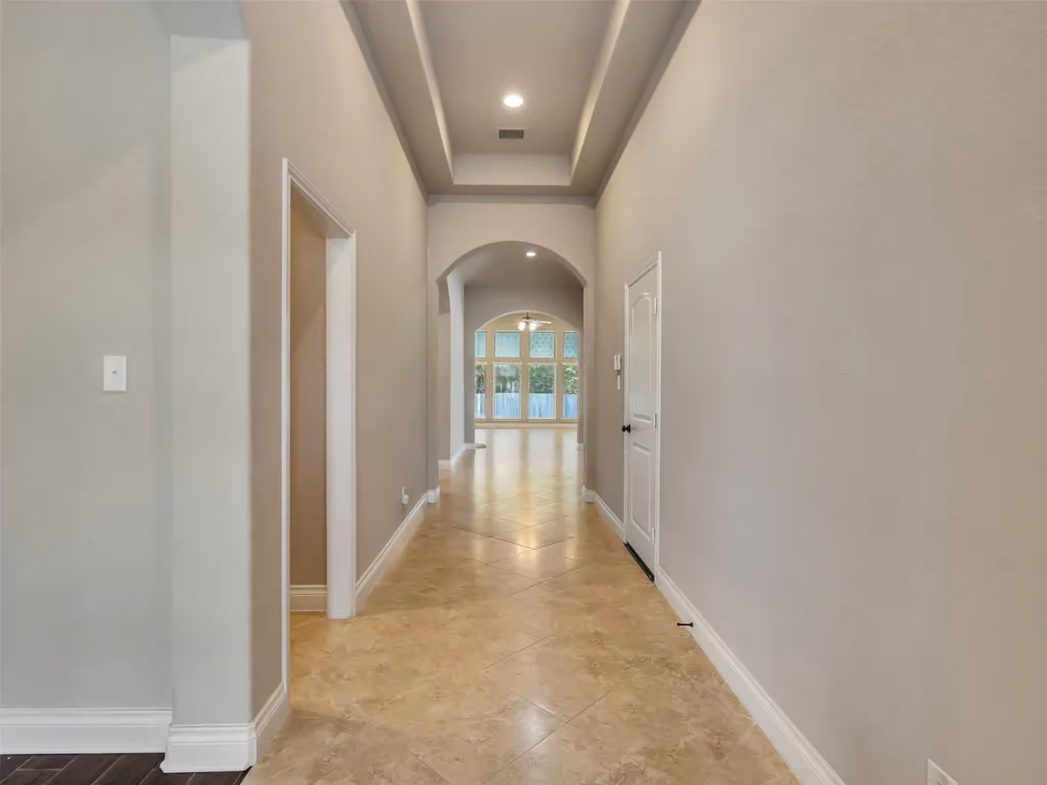 Photo 5 of 4131 N Creekmont Drive, Fresno, TX
