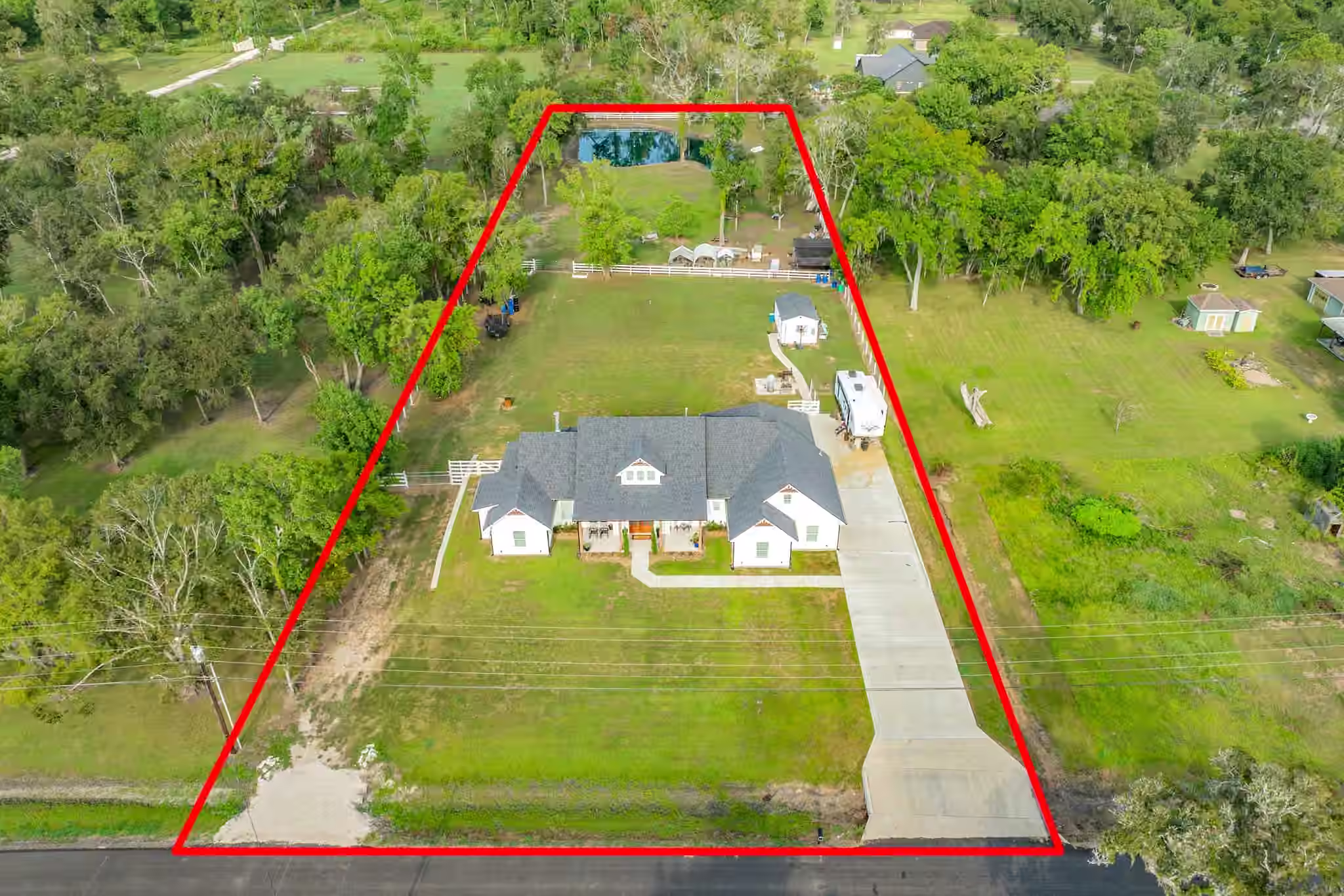Photo 5 of 206 Black Oak Dr, Angleton, TX