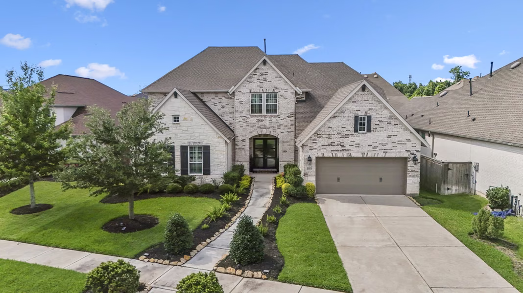 Photo 2 of 10615 Parkwood Court, Missouri City, TX