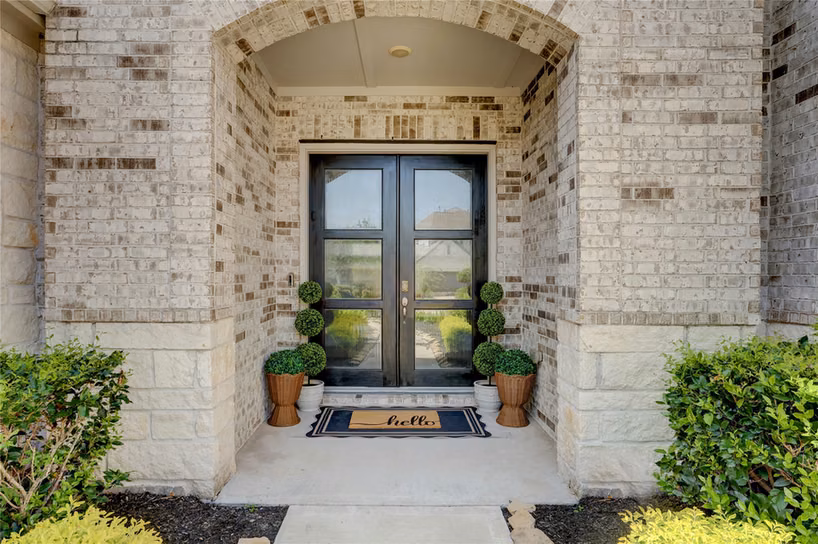 Photo 3 of 10615 Parkwood Court, Missouri City, TX