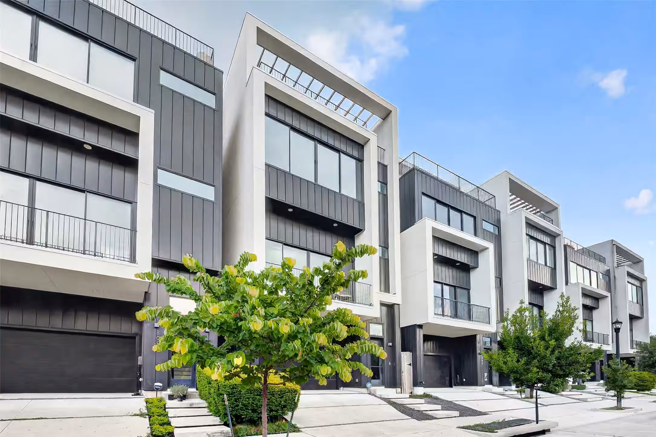 Photo of 807 Memorial Heights Drive, Houston, TX