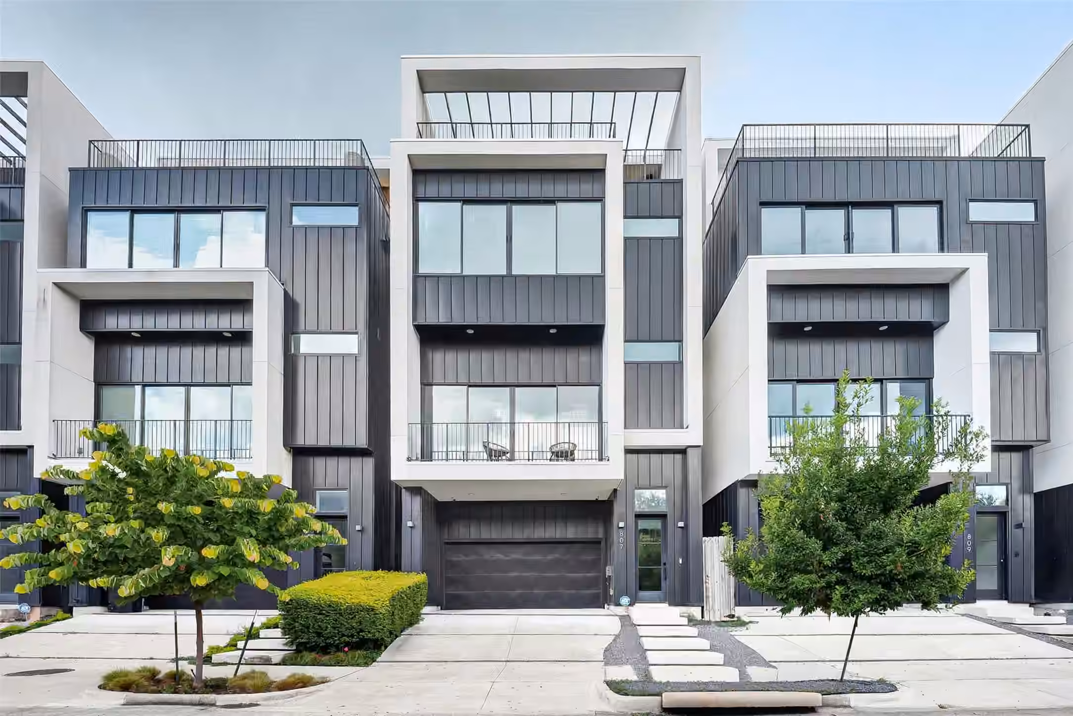 Photo 2 of 807 Memorial Heights Drive, Houston, TX