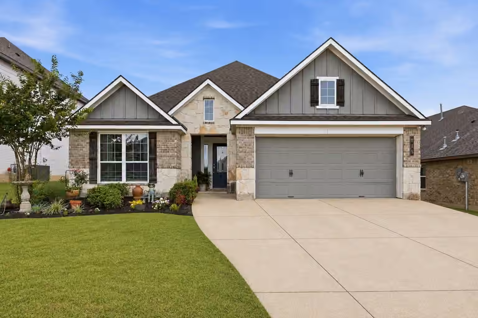 Photo of 915 Farm Path, Brenham, TX 77833