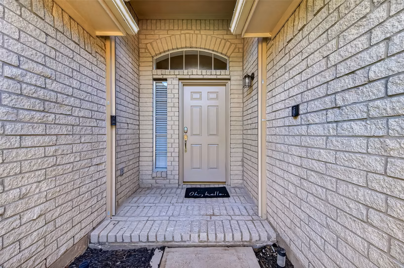 Photo 3 of 6910 Renata Circle, Houston, TX