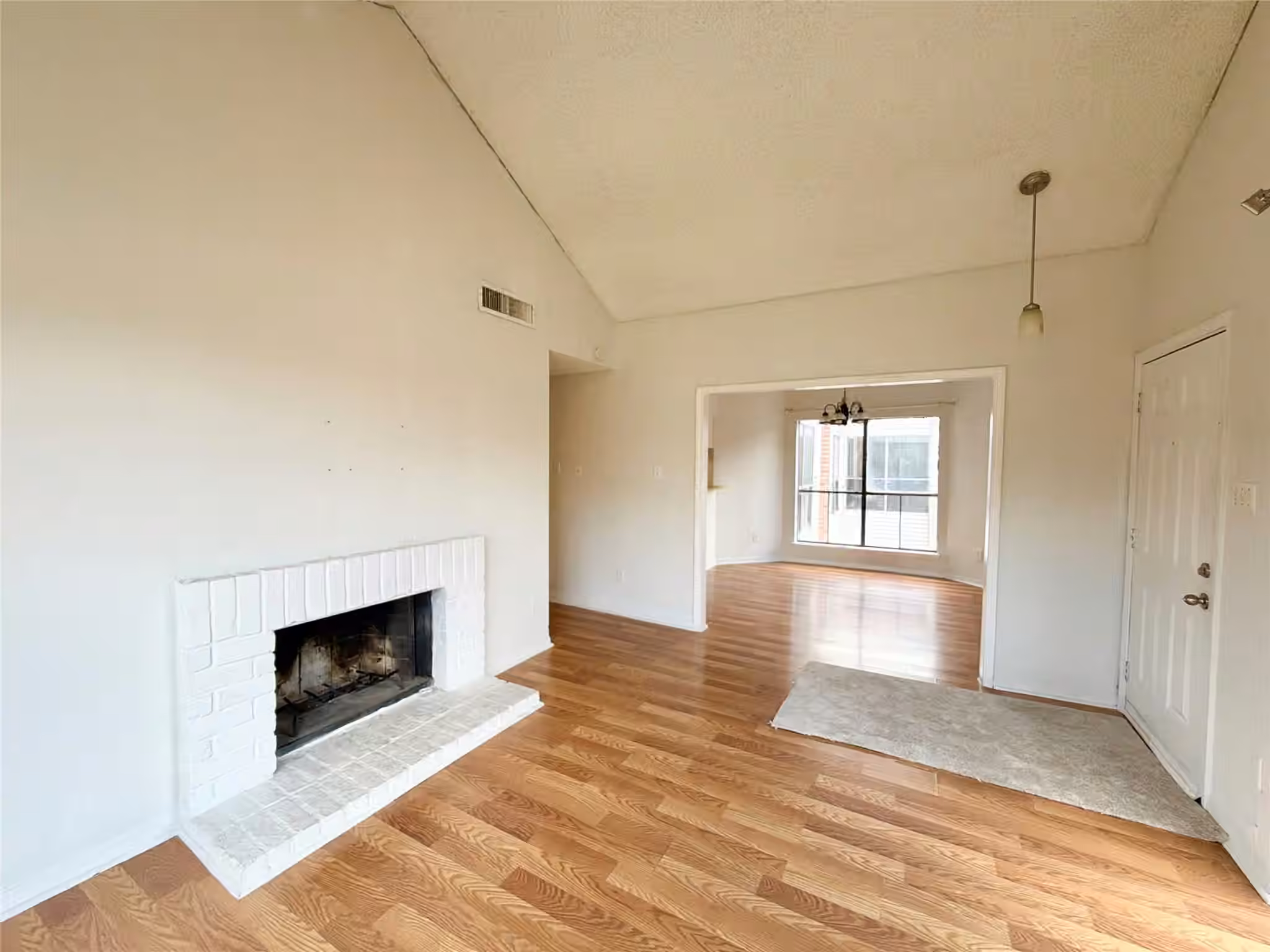 Photo 2 of 10156 Waterstone Drive, Houston, TX