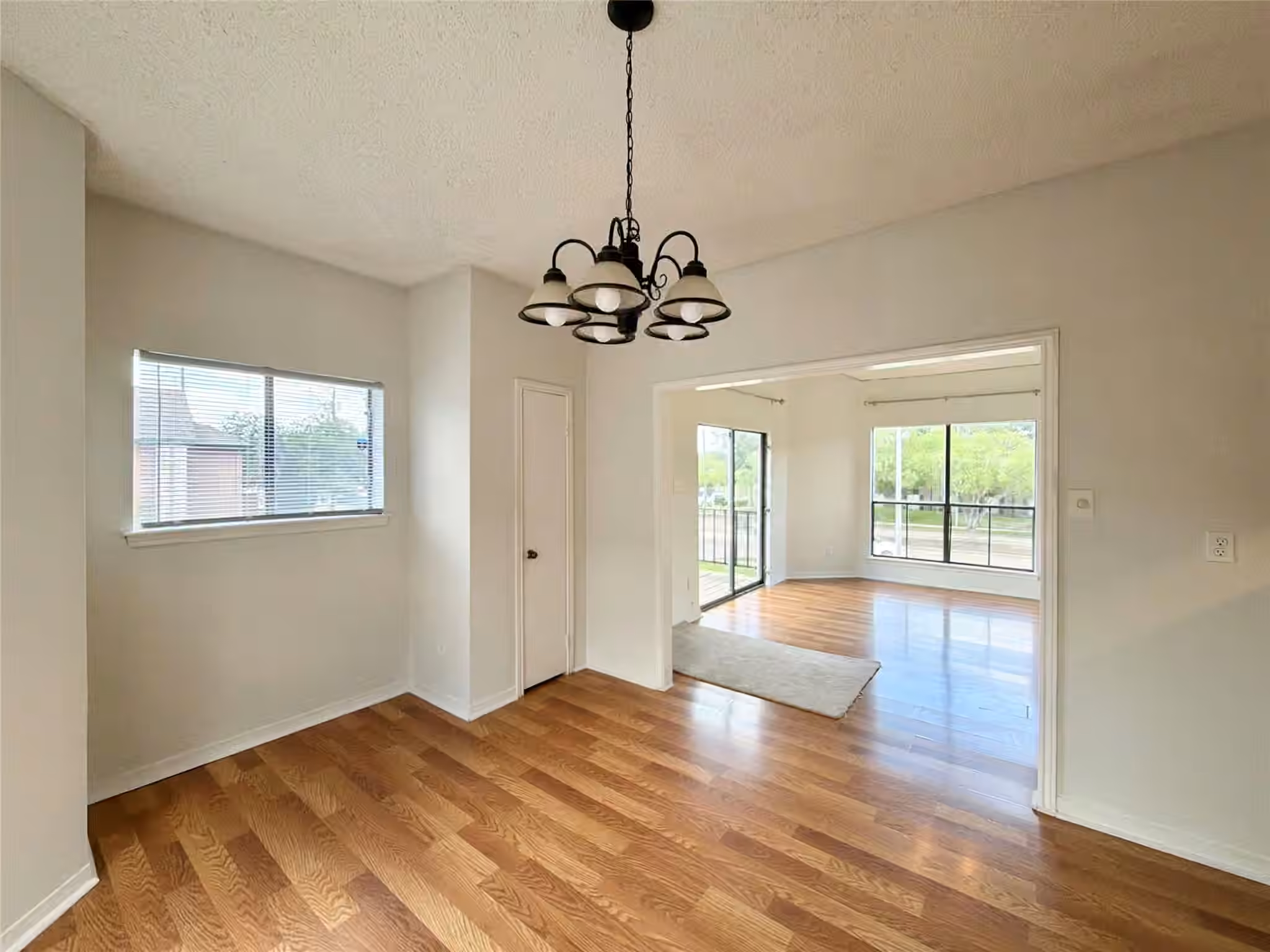 Photo 4 of 10156 Waterstone Drive, Houston, TX