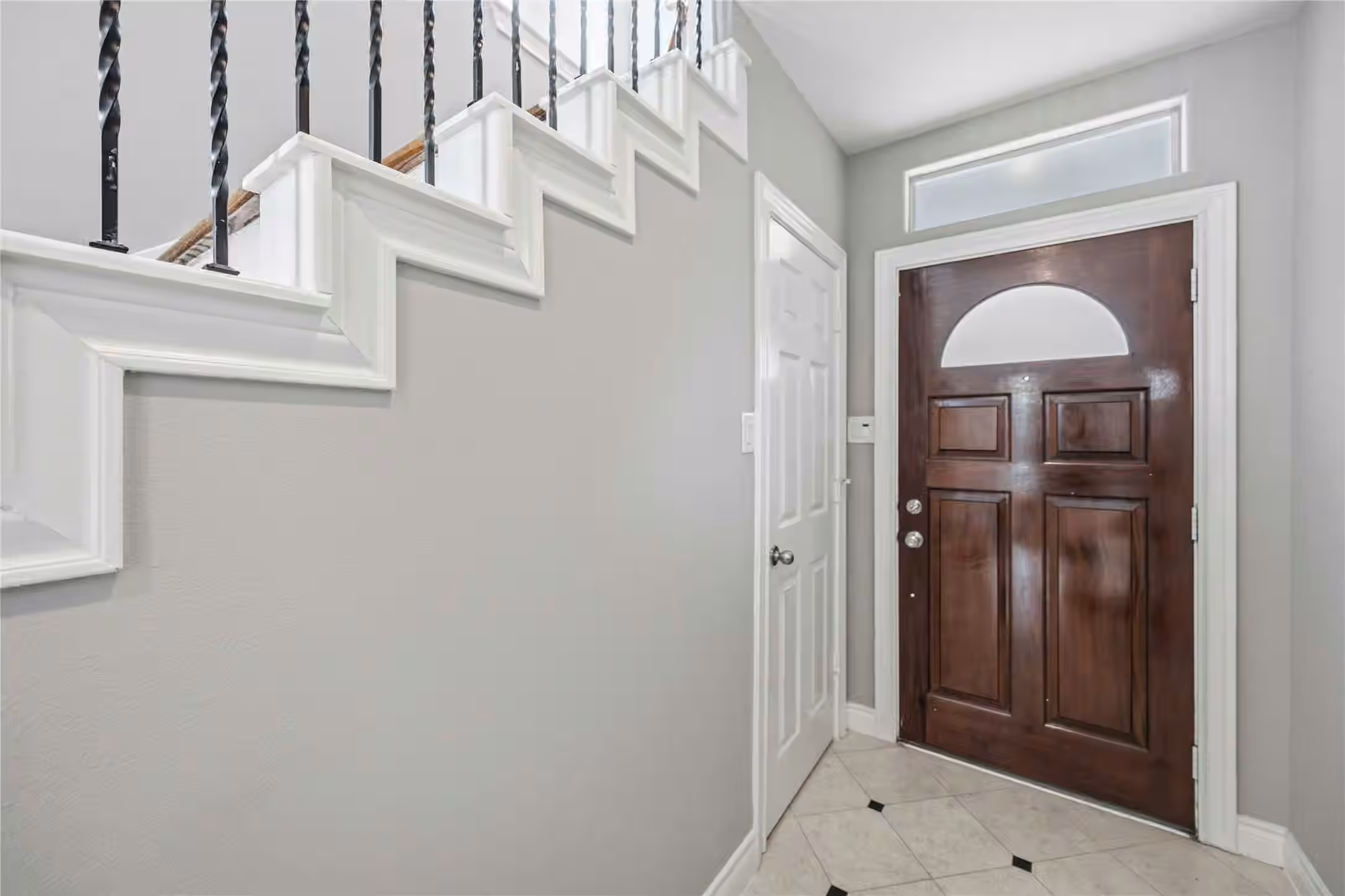 Photo 4 of 2604 Edgefield Lakes Drive, Houston, TX