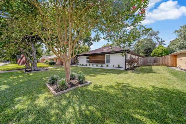 Photo 5 of 4814 Briarbend Drive, Houston, TX