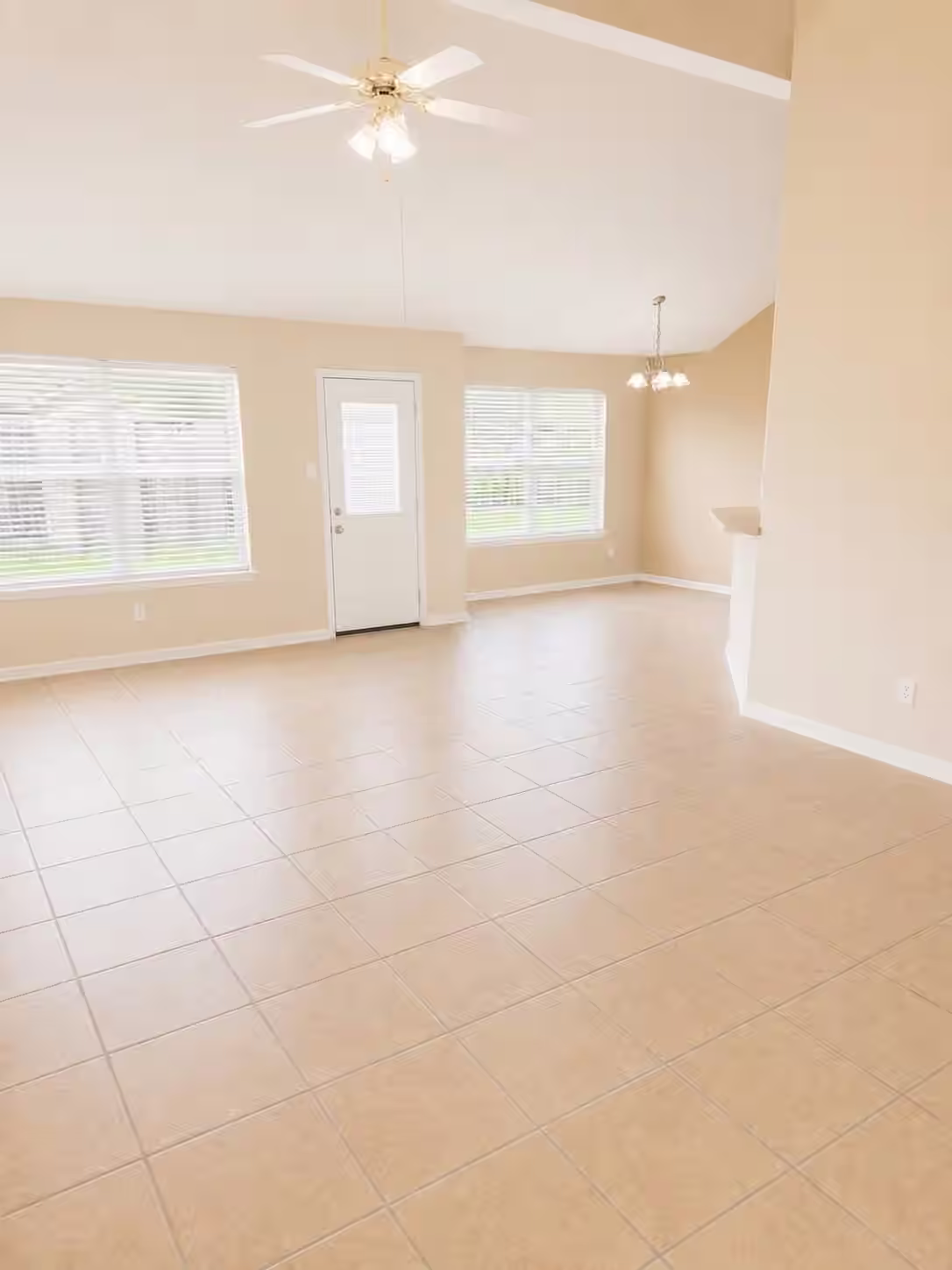 Photo 3 of 9122 Yellowfin Circle, Texas City, TX
