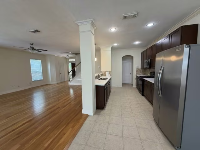 Photo 5 of 5331 Timber Court Hollow Drive, Houston, TX