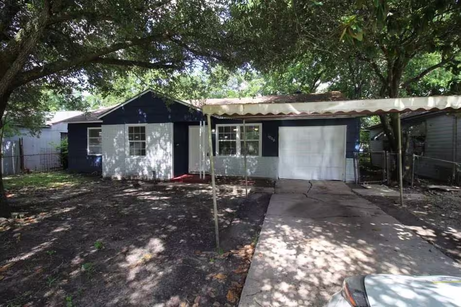 Photo of 10110 Rosehaven Drive, Houston, TX
