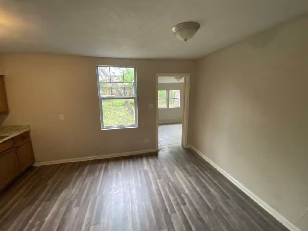 Photo 5 of 10110 Rosehaven Drive, Houston, TX