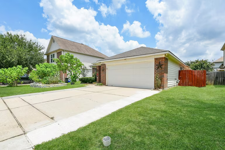 Photo of 5818 Turmeric Drive, Baytown, TX 77521
