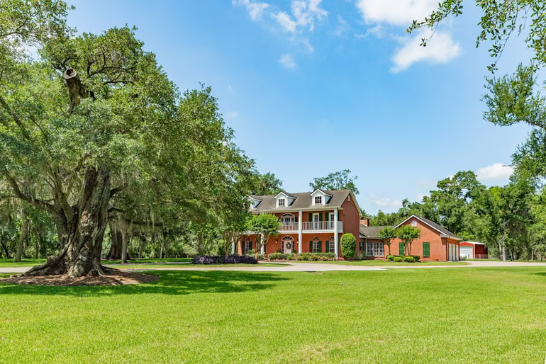 Photo 6 of 1635 Bayou Drive, Lake Jackson, TX