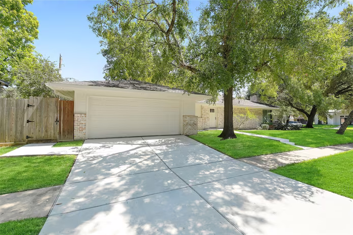 Photo 4 of 10726 Riverview Drive, Houston, TX