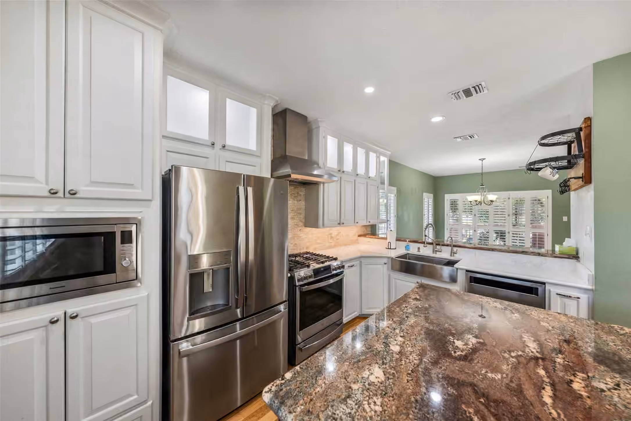 Photo 4 of 12498 Lake Vista Drive, Willis, TX