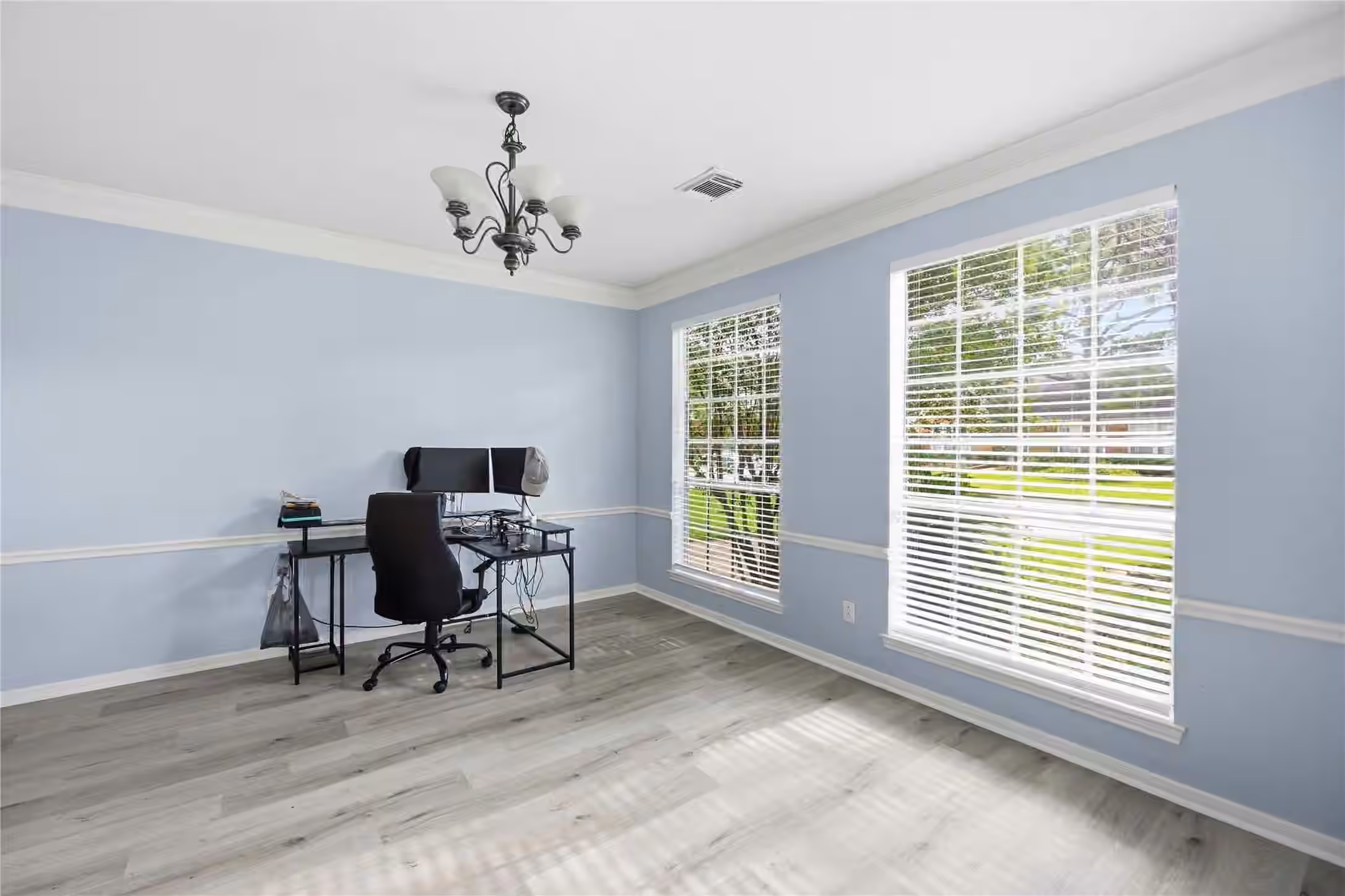 Photo 7 of 7315 Starbridge Drive, Houston, TX