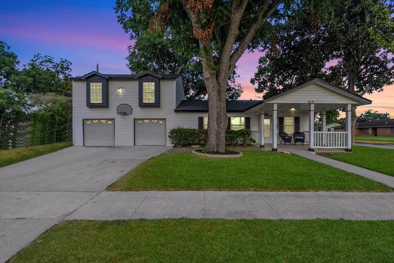 Photo of 619 E Park Street, Sugar Land, TX