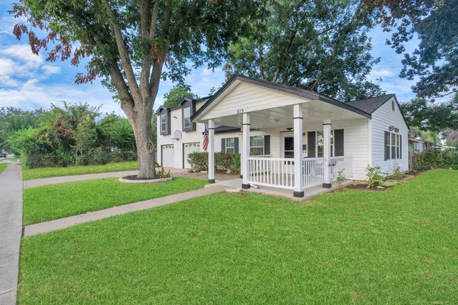 Photo 4 of 619 E Park Street, Sugar Land, TX