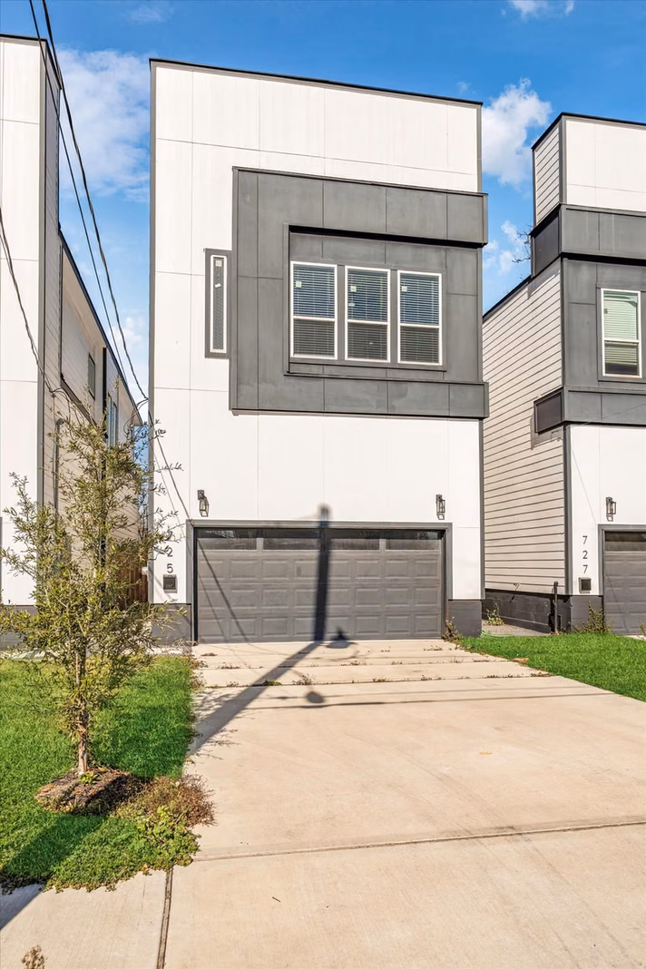 Photo 3 of 727 E 37th Street, Houston, TX
