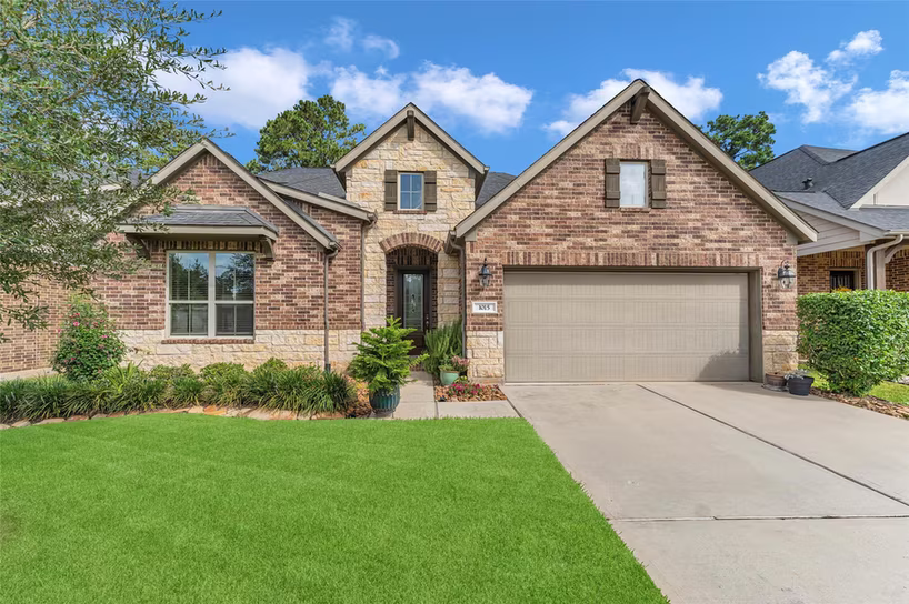 Photo of 1015 Ginger Glade Lane, Pinehurst, TX