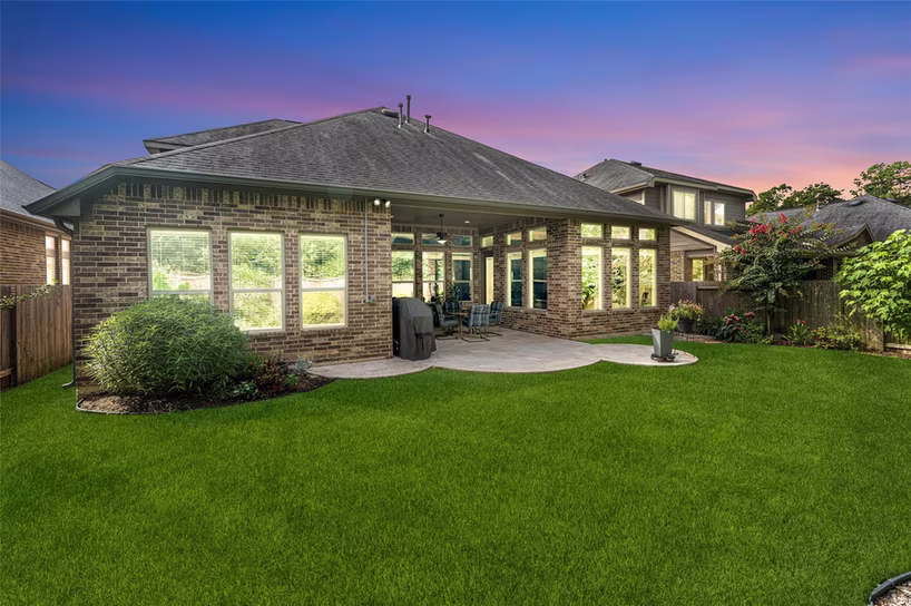 Photo 3 of 1015 Ginger Glade Lane, Pinehurst, TX