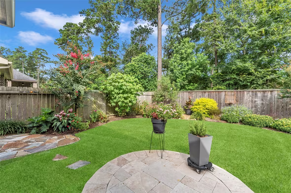 Photo 5 of 1015 Ginger Glade Lane, Pinehurst, TX
