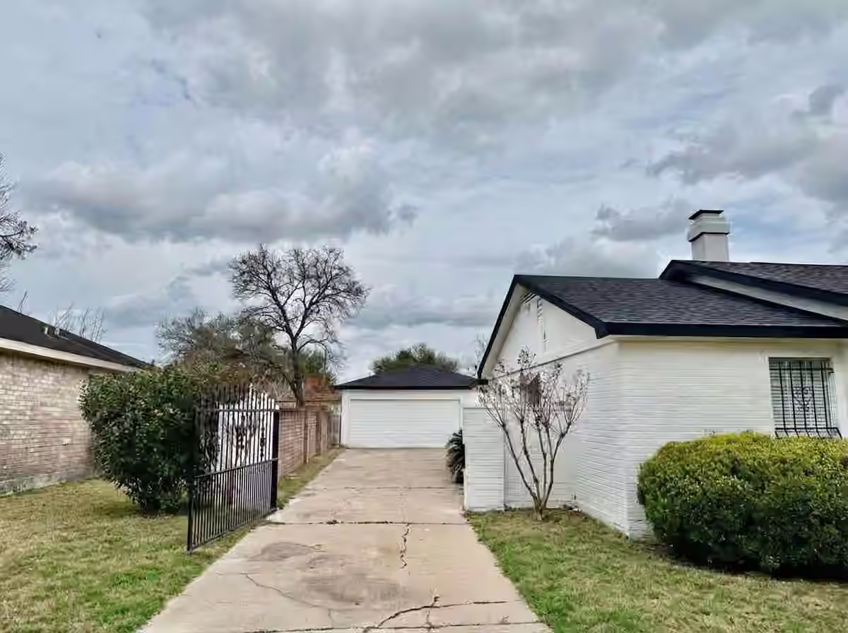 Photo 2 of 12834 Glenwolde Drive, Houston, TX