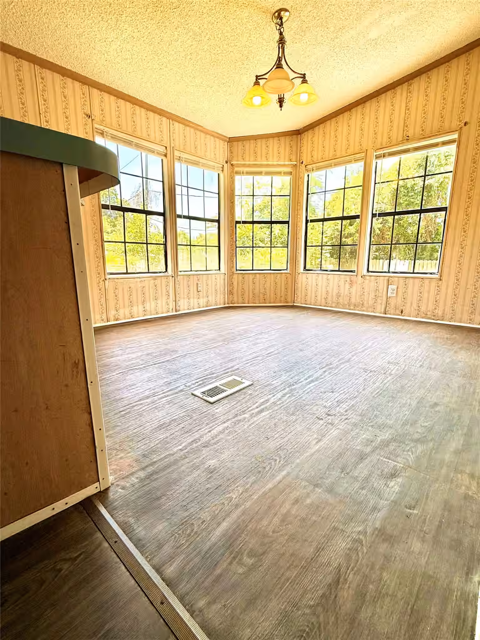 Photo 4 of 1014 Tealway Drive, Pasadena, TX