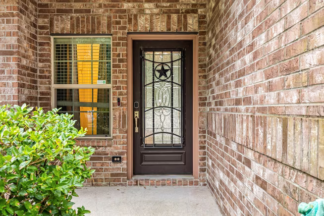 Photo 2 of 6715 Strawberry Brook Lane, Dickinson, TX
